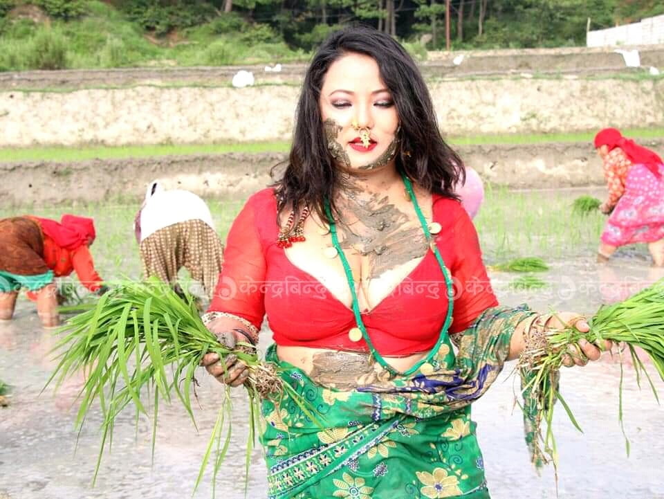 Nepali geile Sängerin heiße Pixs
 #98239266