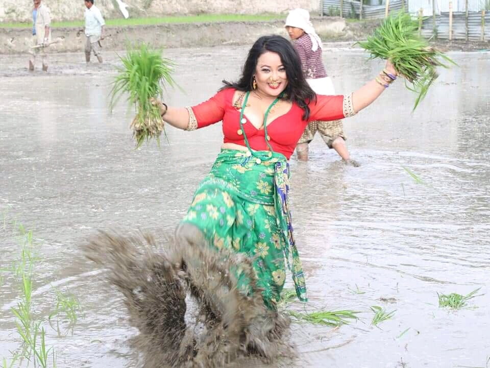 Nepali geile Sängerin heiße Pixs
 #98239269