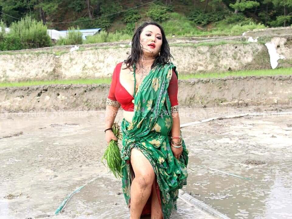 Nepali geile Sängerin heiße Pixs
 #98239275