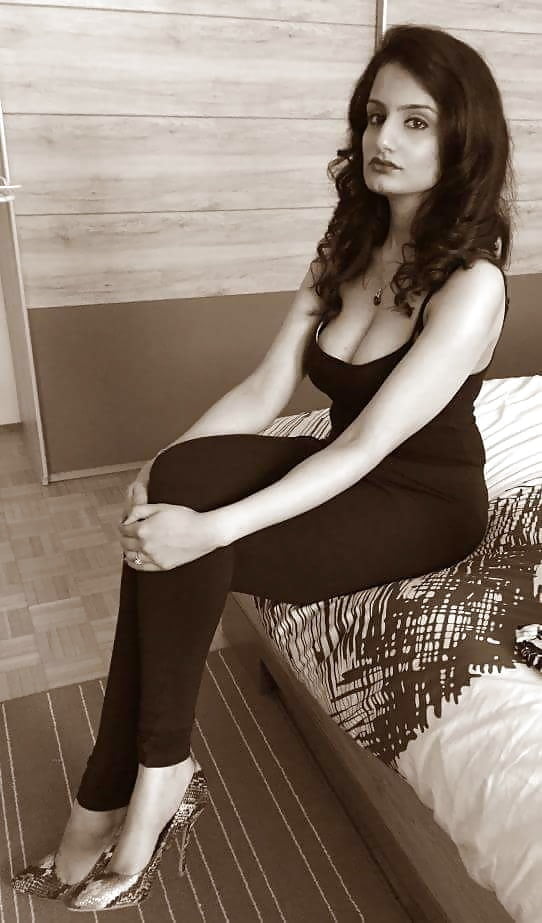 Desi webslut in need of repost and using #94782709