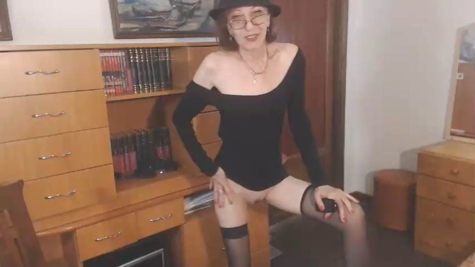 Skinny GILF #92569600