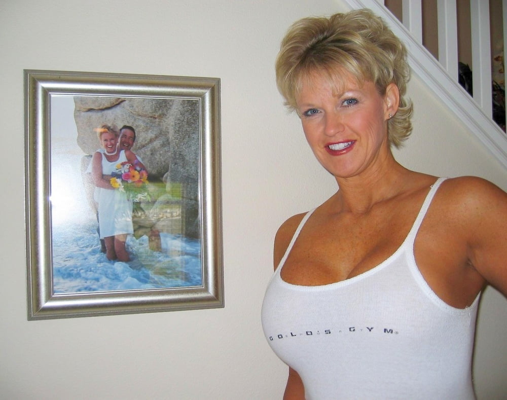 Rubia de milf cachonda
 #92025678