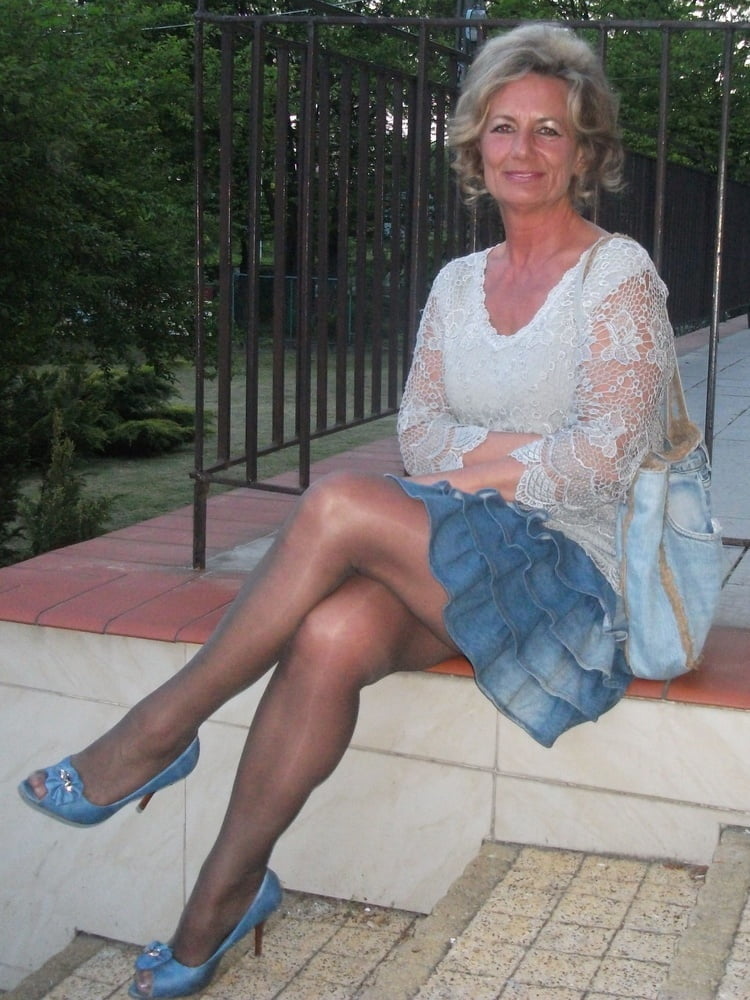 Milf e gilf sexy che indossano collant 20
 #93139731