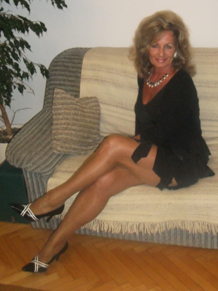 Milf e gilf sexy che indossano collant 20
 #93139746