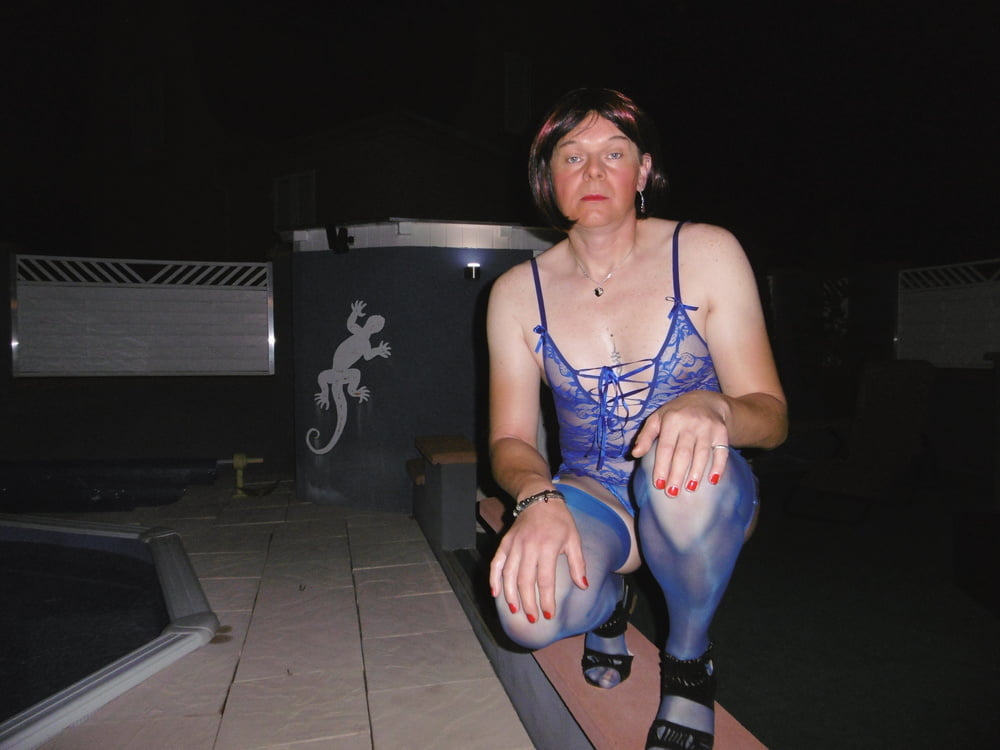 Dans la piscine
 #106803196