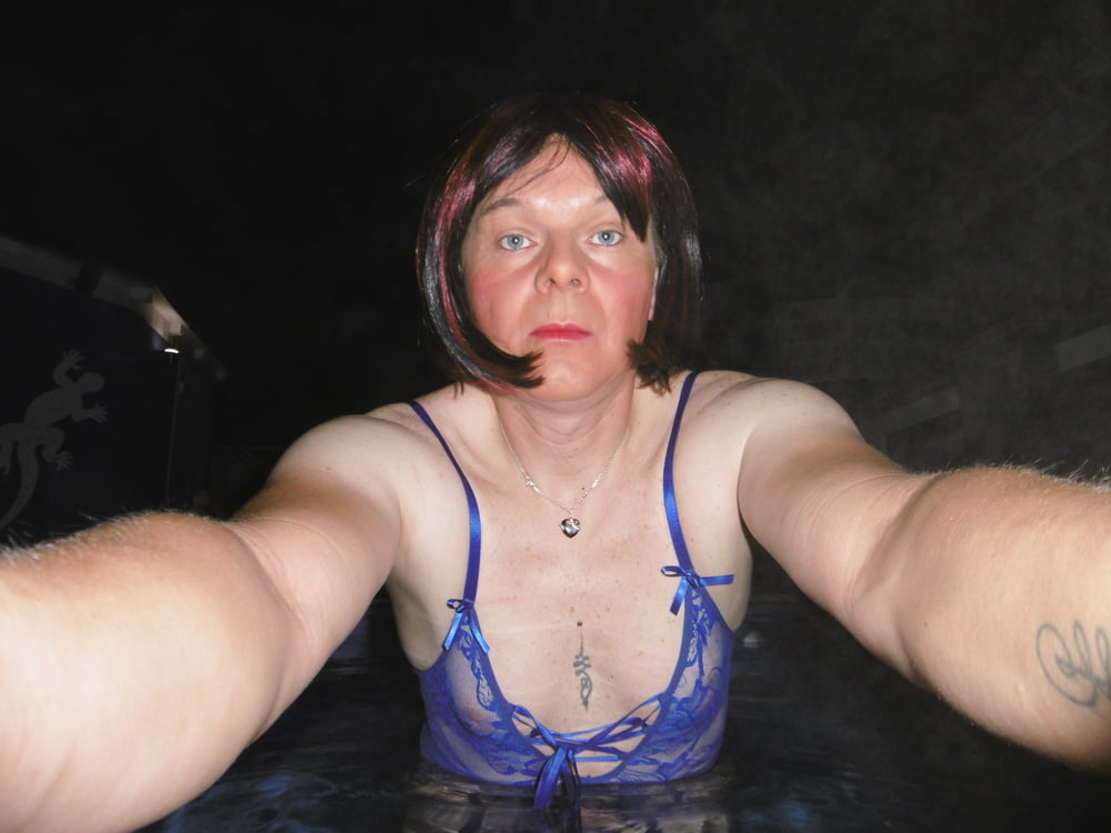 Dans la piscine
 #106803227