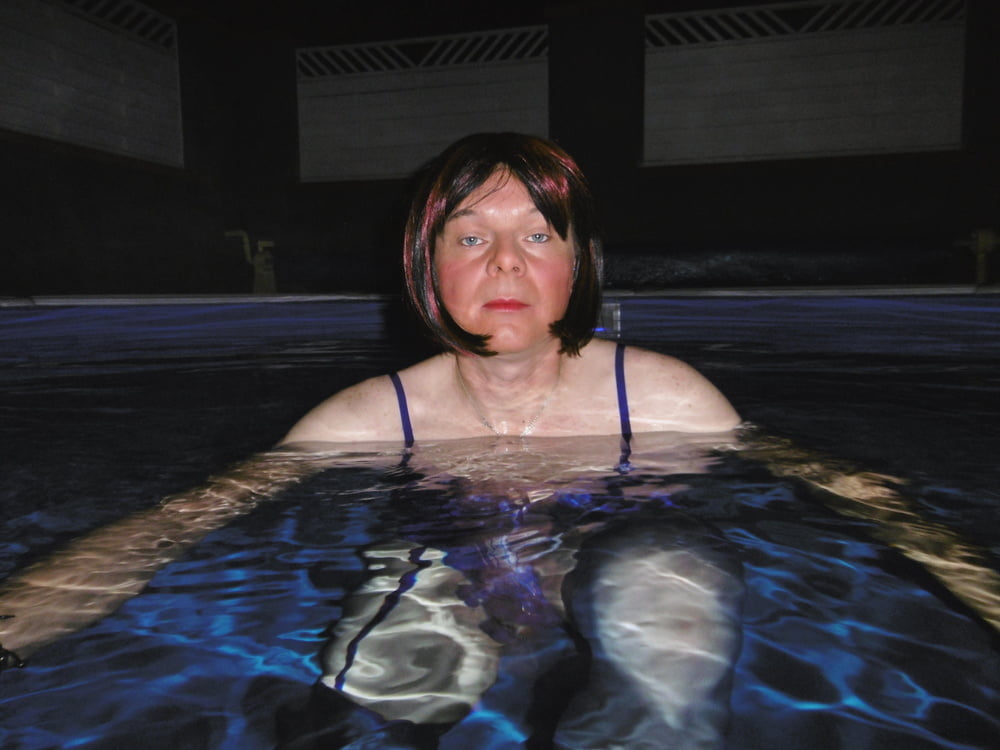 Dans la piscine
 #106803240