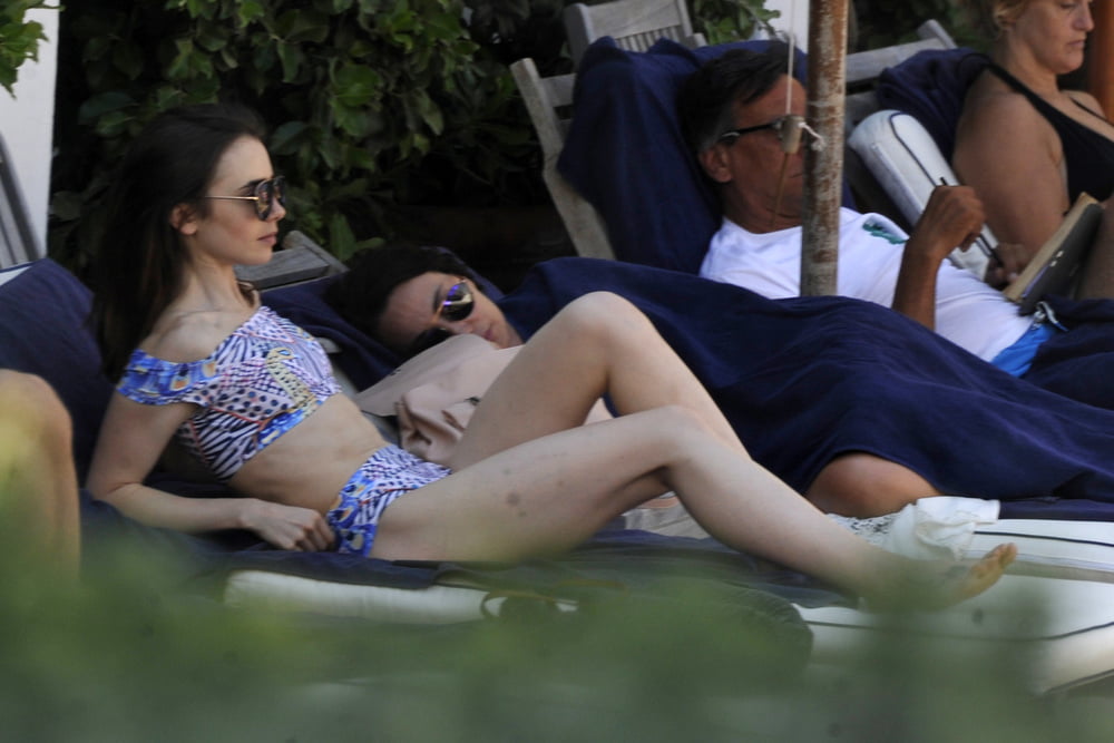 Lily Collins Anbetung
 #94422321
