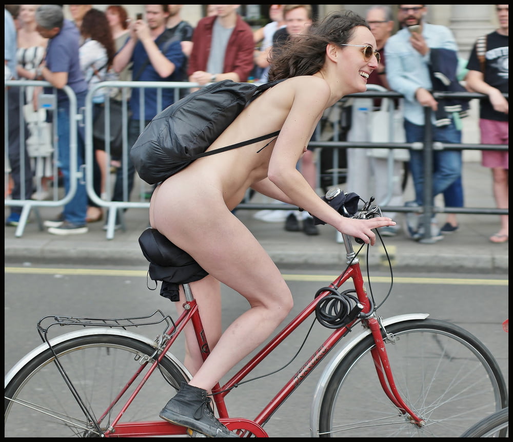 Mädchen des londoner wnbr (world naked bike ride)
 #80837376