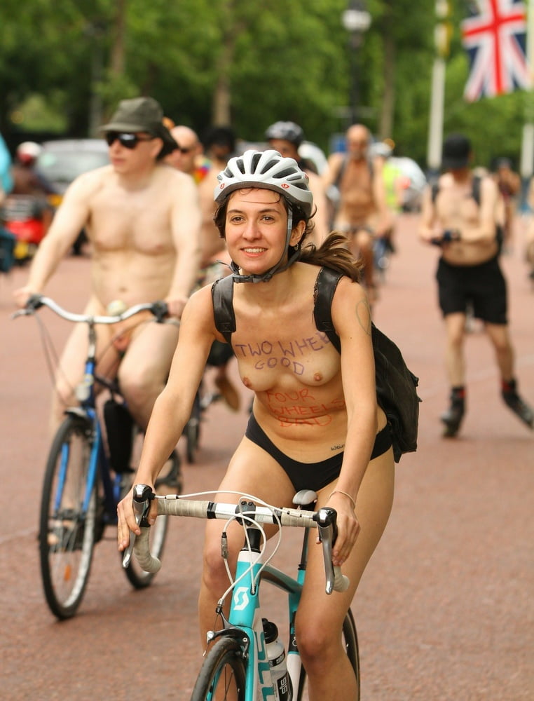 Mädchen des londoner wnbr (world naked bike ride)
 #80837497