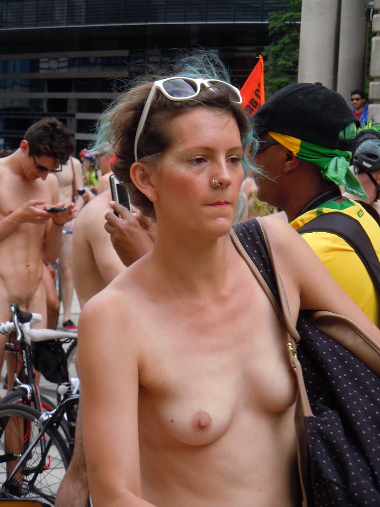 Mädchen des londoner wnbr (world naked bike ride)
 #80837543