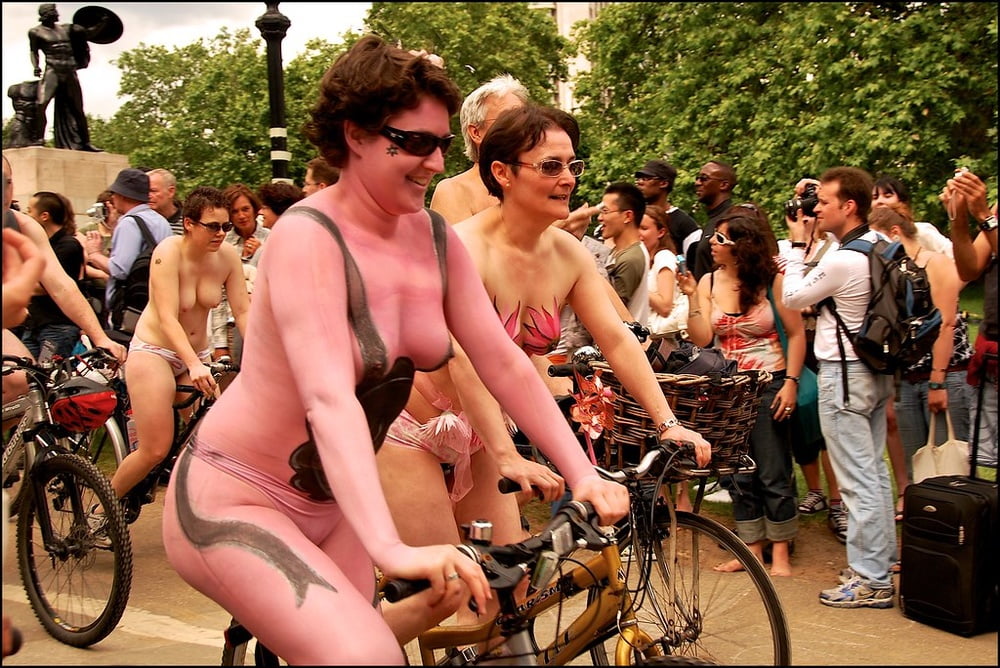 Mädchen des londoner wnbr (world naked bike ride)
 #80837558