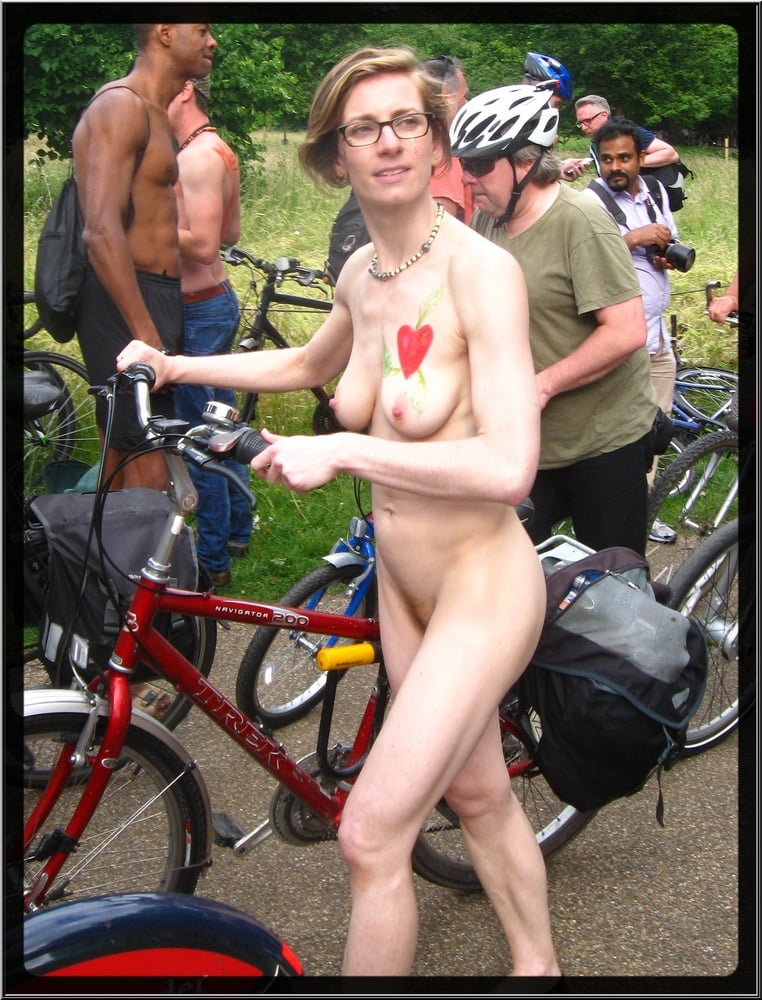 Mädchen des londoner wnbr (world naked bike ride)
 #80837638