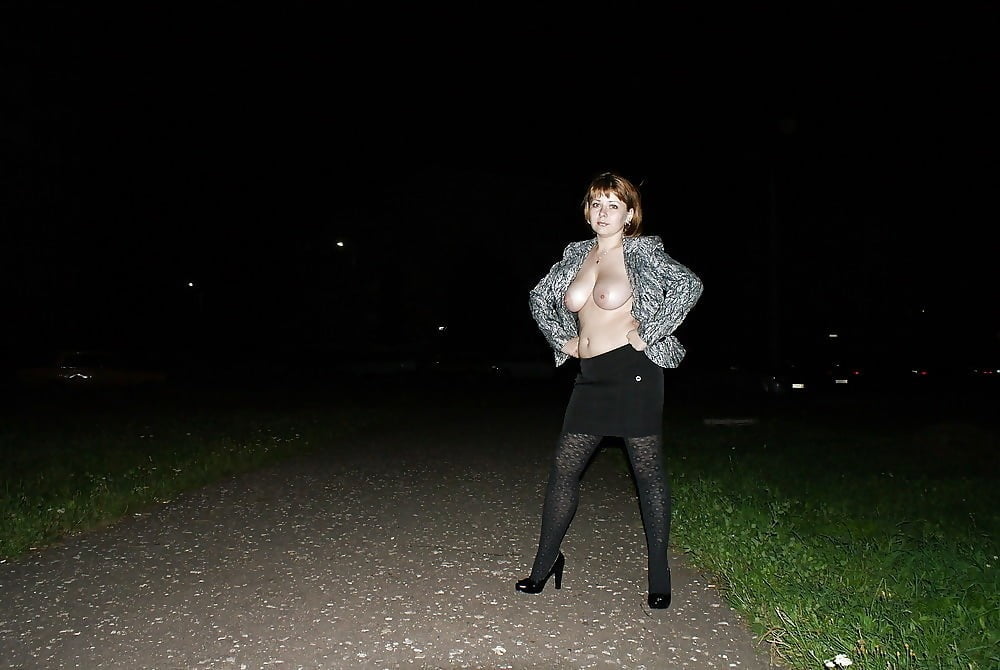 Eine sexy voll bustige Mutter #92006645
