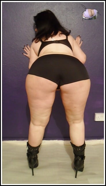 Eine sexy voll bustige Mutter #92006865
