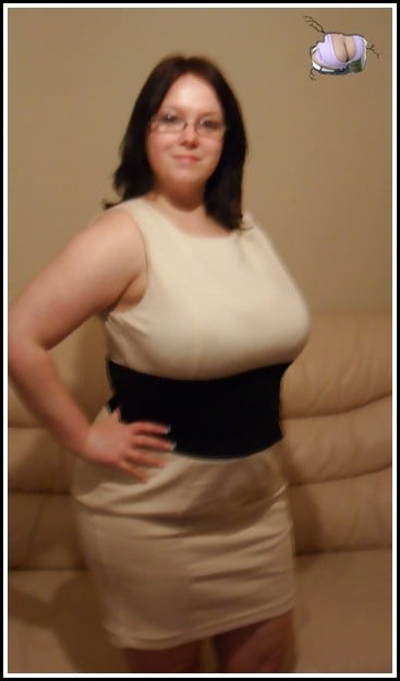 Eine sexy voll bustige Mutter #92006868