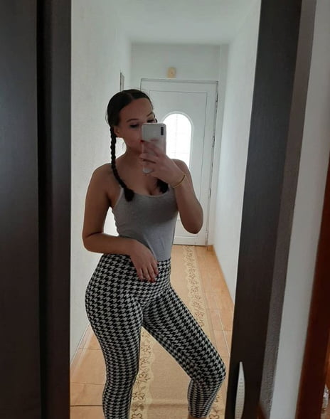 Tek punoletna sa instagrama, hot klinka
 #90476802