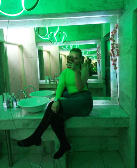 Tek punoletna sa instagrama, hot klinka
 #90476805