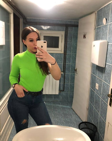 Tek punoletna sa instagrama, hot klinka
 #90476808