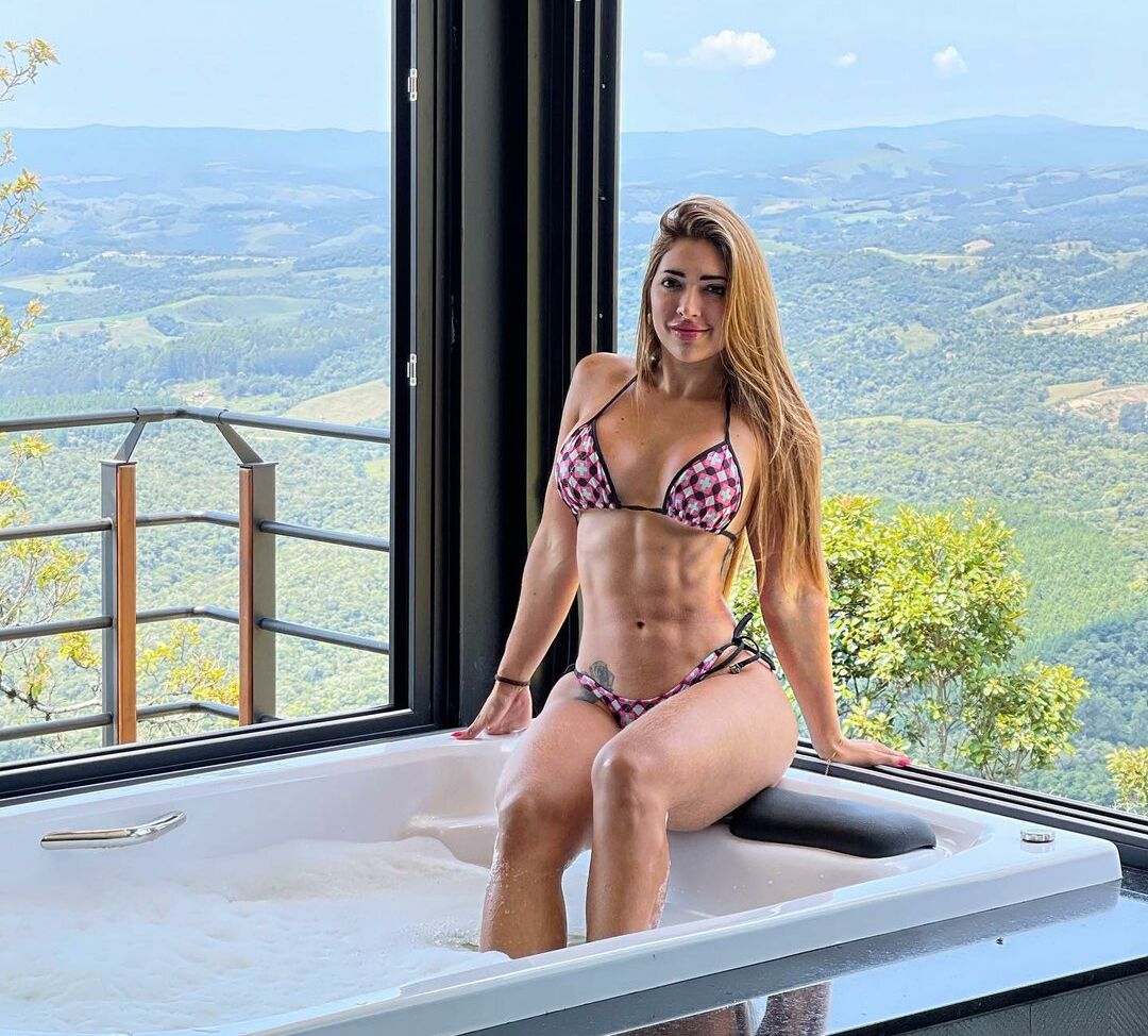 Lais Gabrielli desnuda #109273160