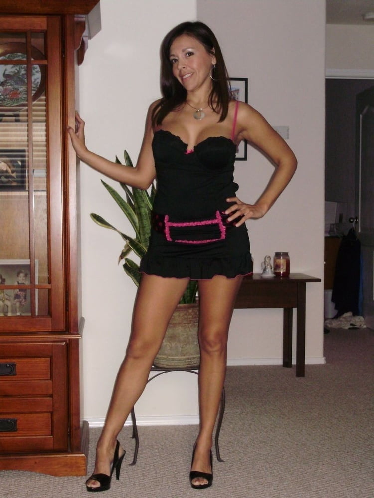 BRUNETTE POSING MILF #104554449