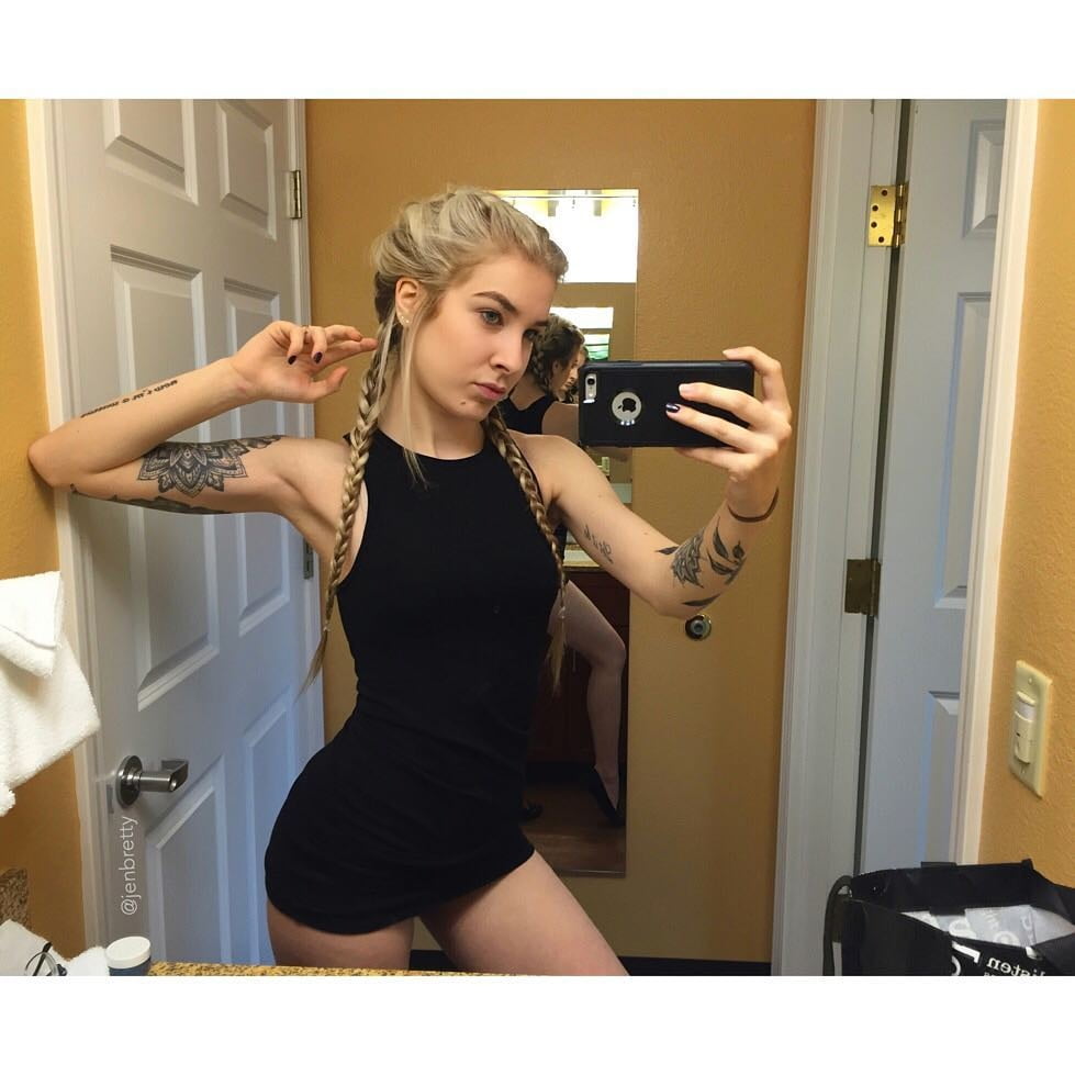 Kanadische Blondine Pfand Mädchen tatoo
 #89207022