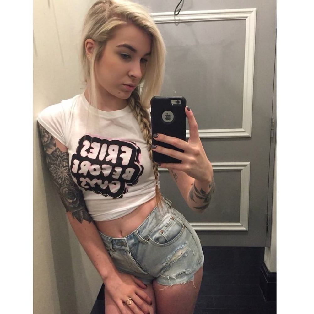 Kanadische Blondine Pfand Mädchen tatoo
 #89207153