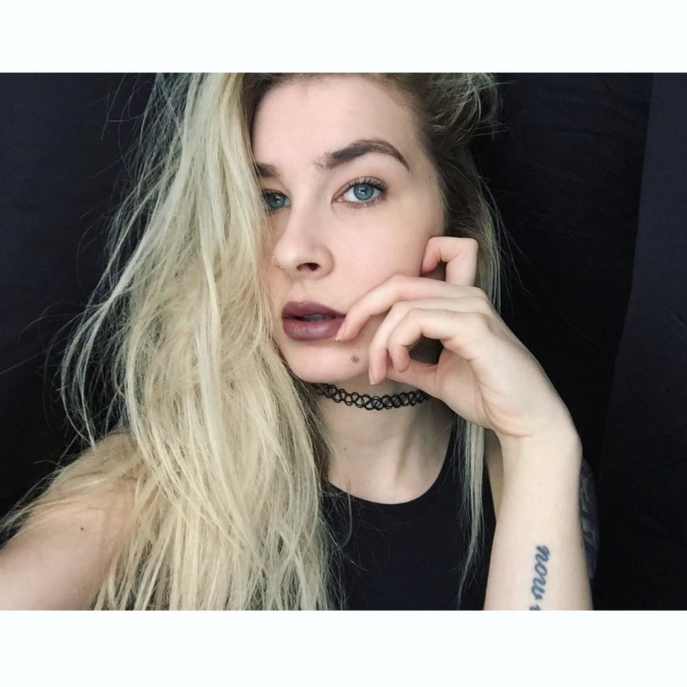 Kanadische Blondine Pfand Mädchen tatoo
 #89207226