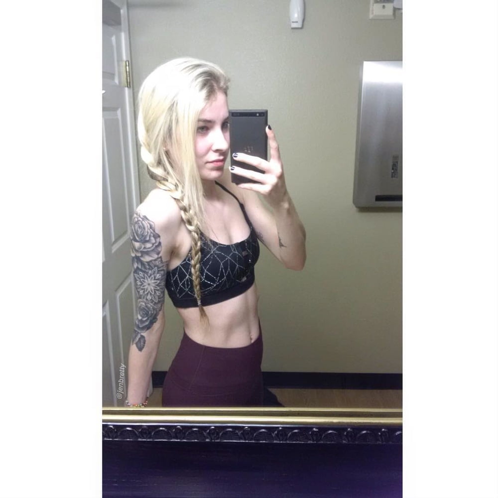 Kanadische Blondine Pfand Mädchen tatoo
 #89207254
