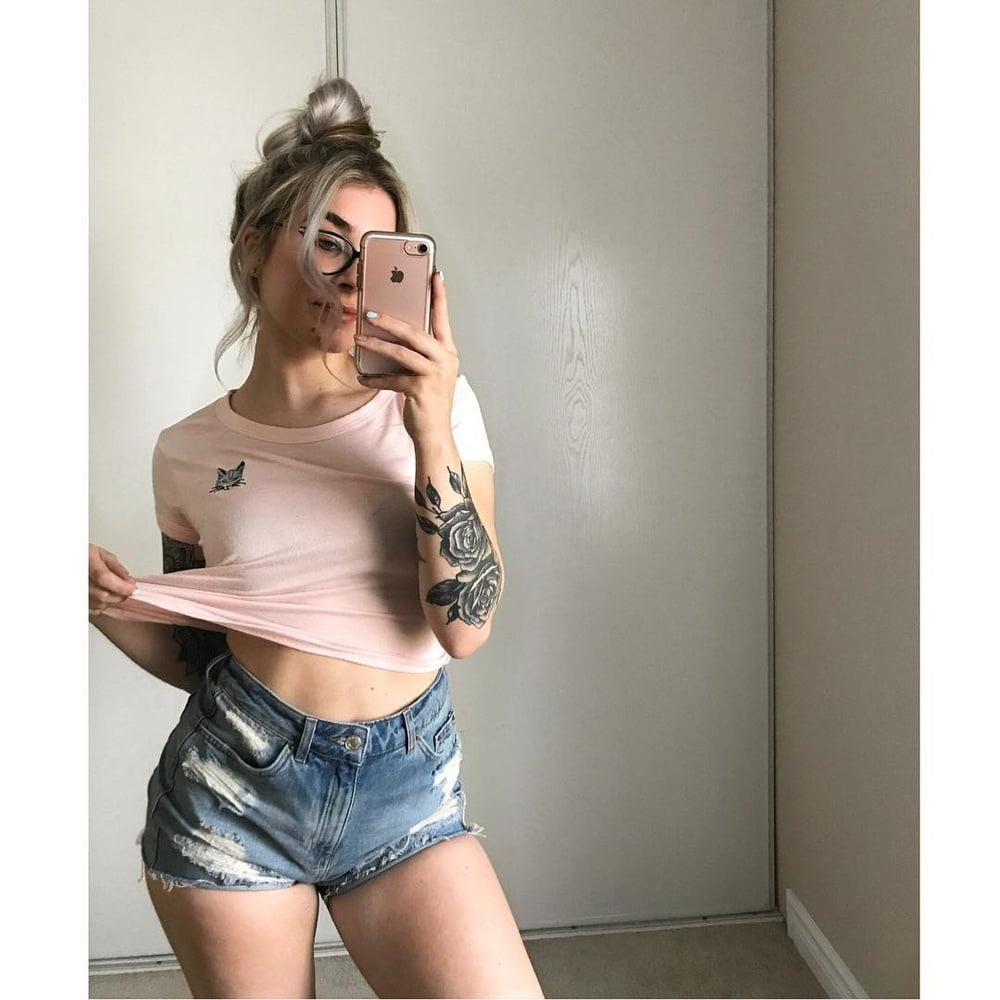 Kanadische Blondine Pfand Mädchen tatoo
 #89207303