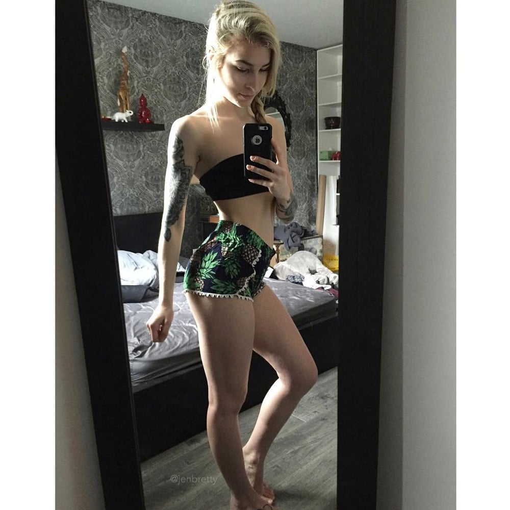 Kanadische Blondine Pfand Mädchen tatoo
 #89207363