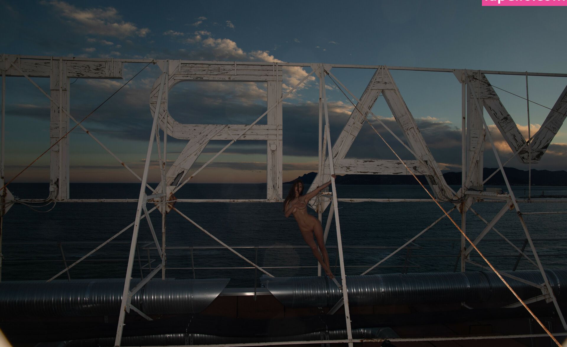 Slinky-adv desnuda #108242478