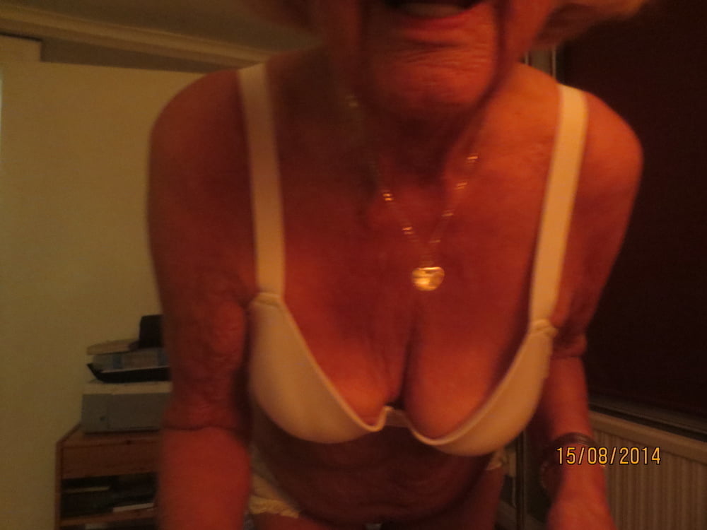 Grand-mère sexy 1
 #94173287