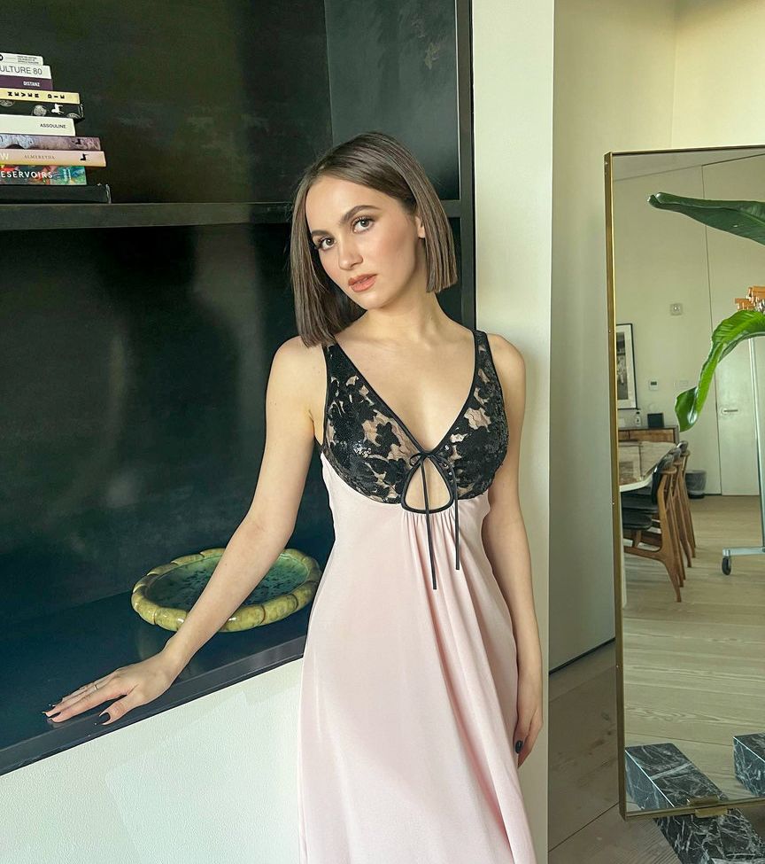 Maude Apatow desnuda #108061429