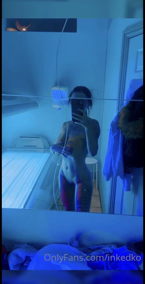 St Helens desnuda #108123623