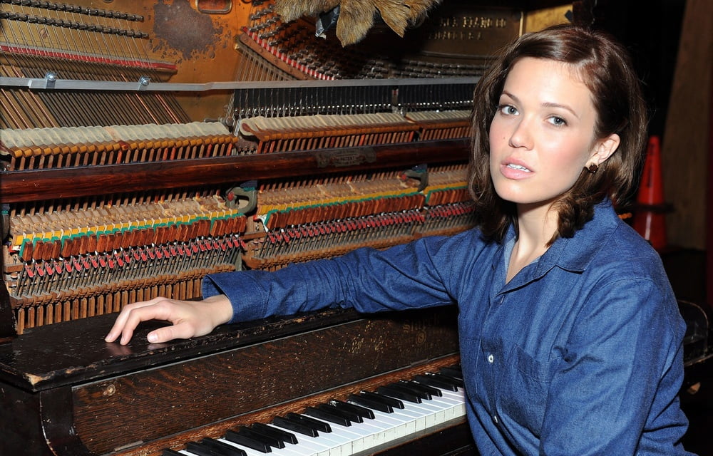 Mandy Moore - Portrait Session in the Largo Theatre (2009) #87405051