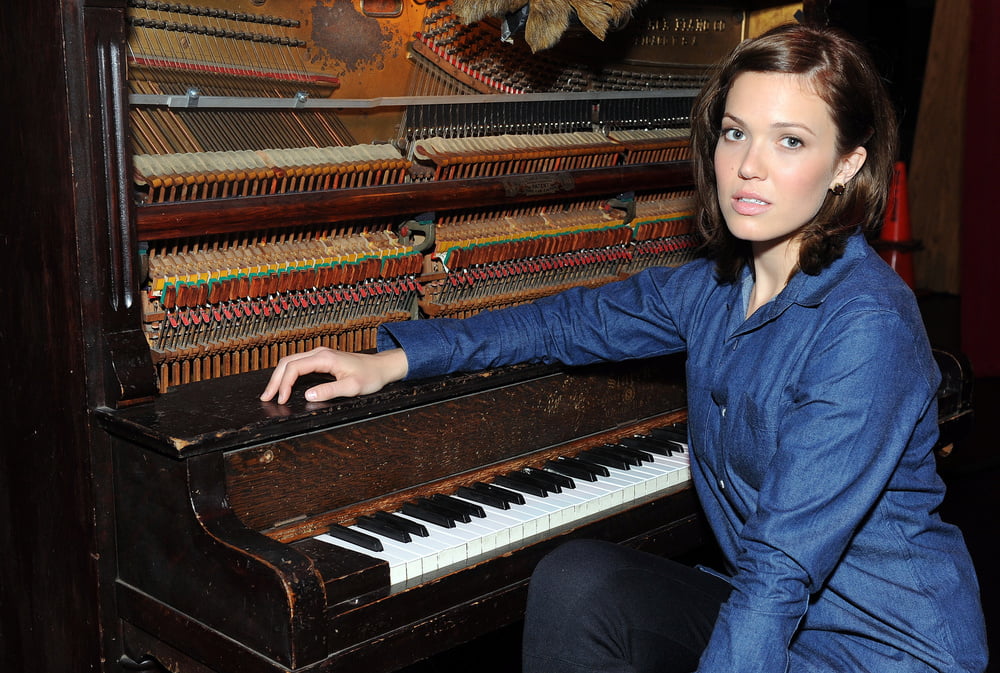 Mandy Moore - Portrait Session in the Largo Theatre (2009) #87405055