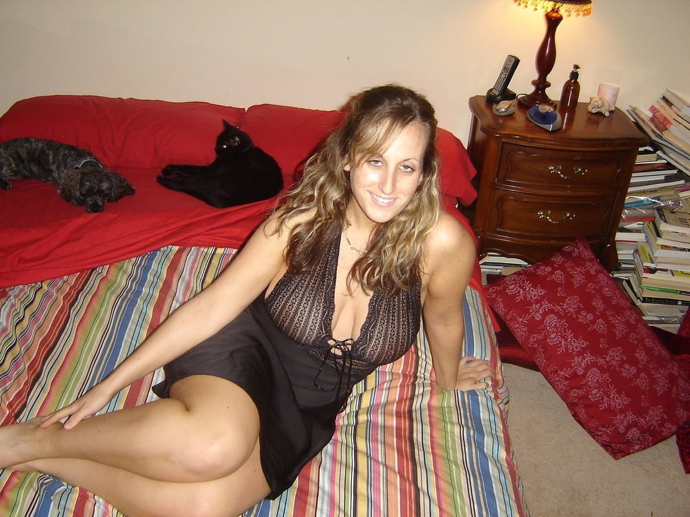 Sexy kurvige riesige Titten & Arsch Milf posiert & saugt & fickt Schwanz
 #91950047