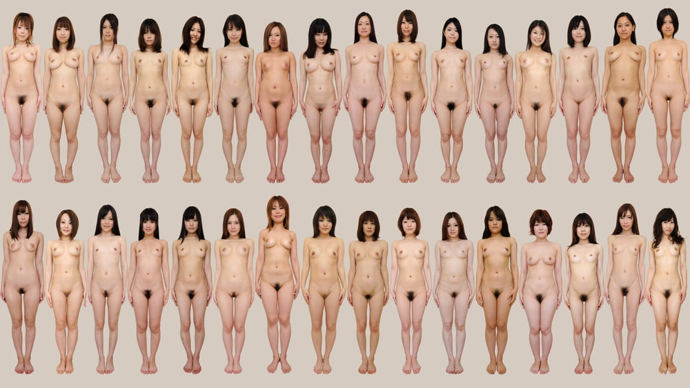 Japanische Frauen stehen frontal, zur Kamera gewandt
 #93868399