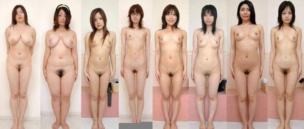 Japanische Frauen stehen frontal, zur Kamera gewandt
 #93868405