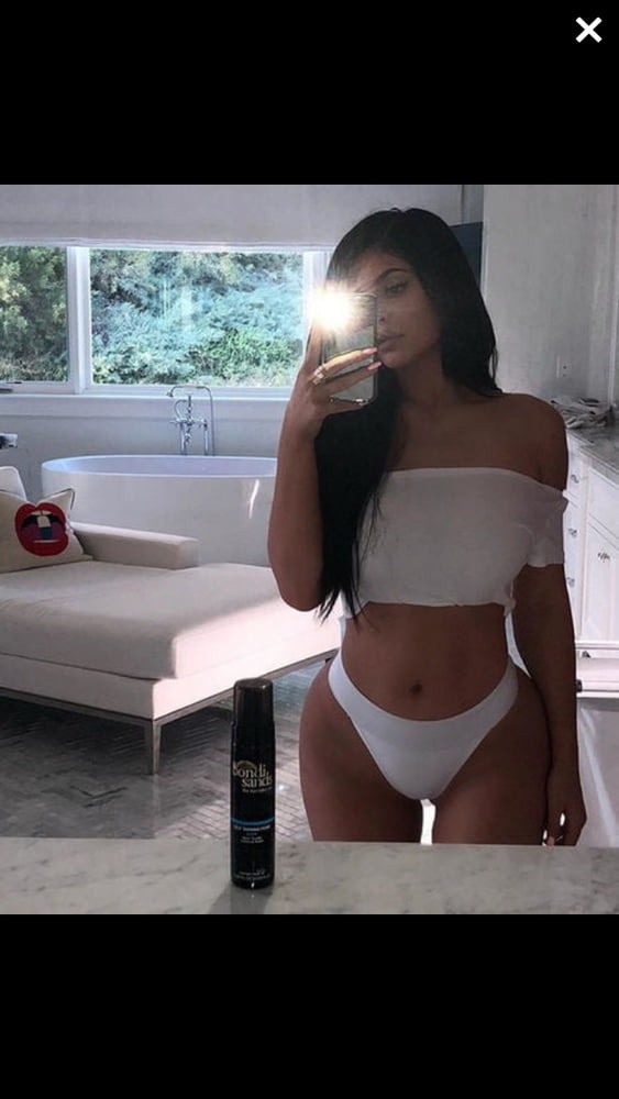 Déesse kylie
 #97535726