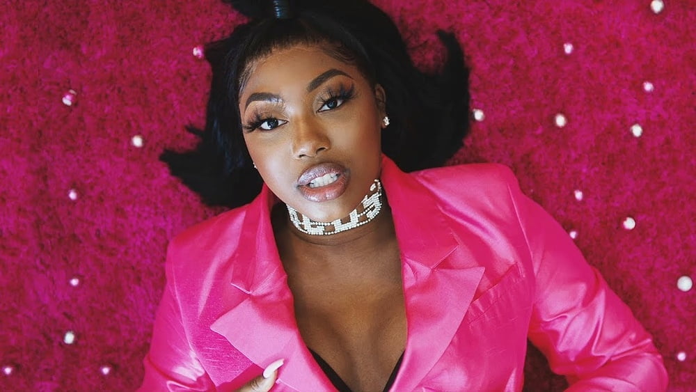 Ms Banks #89889021