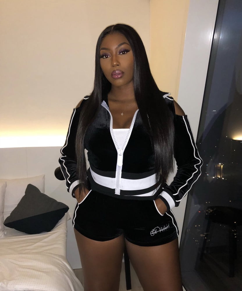 Ms Banks #89889027