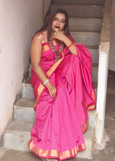 インドの成熟したサリーを着た女性
 #96990661