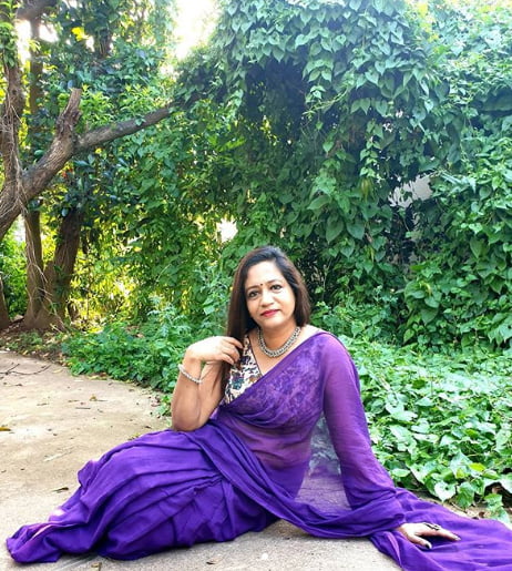 インドの成熟したサリーを着た女性
 #96990753