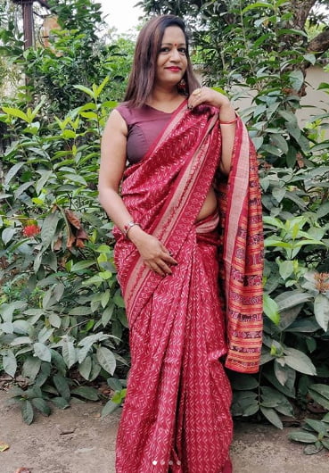 インドの成熟したサリーを着た女性
 #96990768