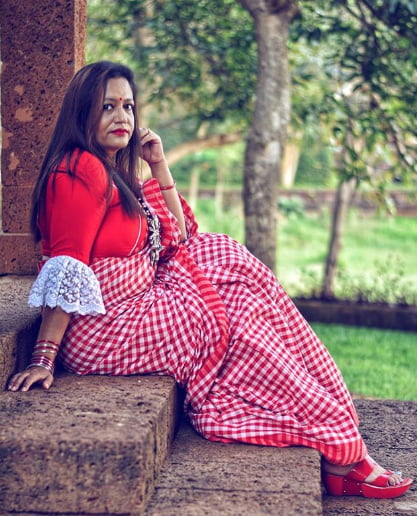 インドの成熟したサリーを着た女性
 #96990788