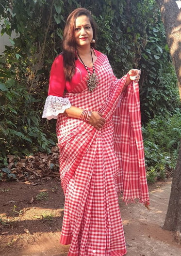 インドの成熟したサリーを着た女性
 #96990791