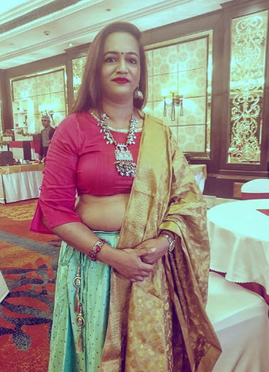インドの成熟したサリーを着た女性
 #96990822