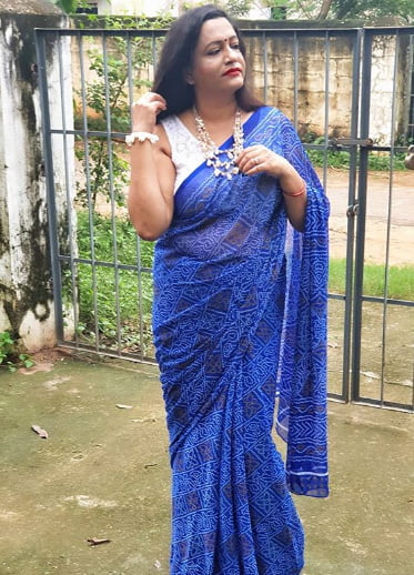 インドの成熟したサリーを着た女性
 #96990854